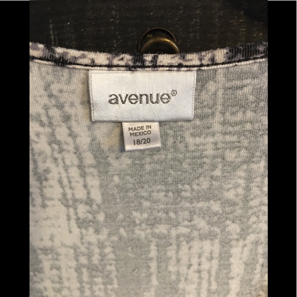 Avenue Black and White Dress - Picture 5 of 6